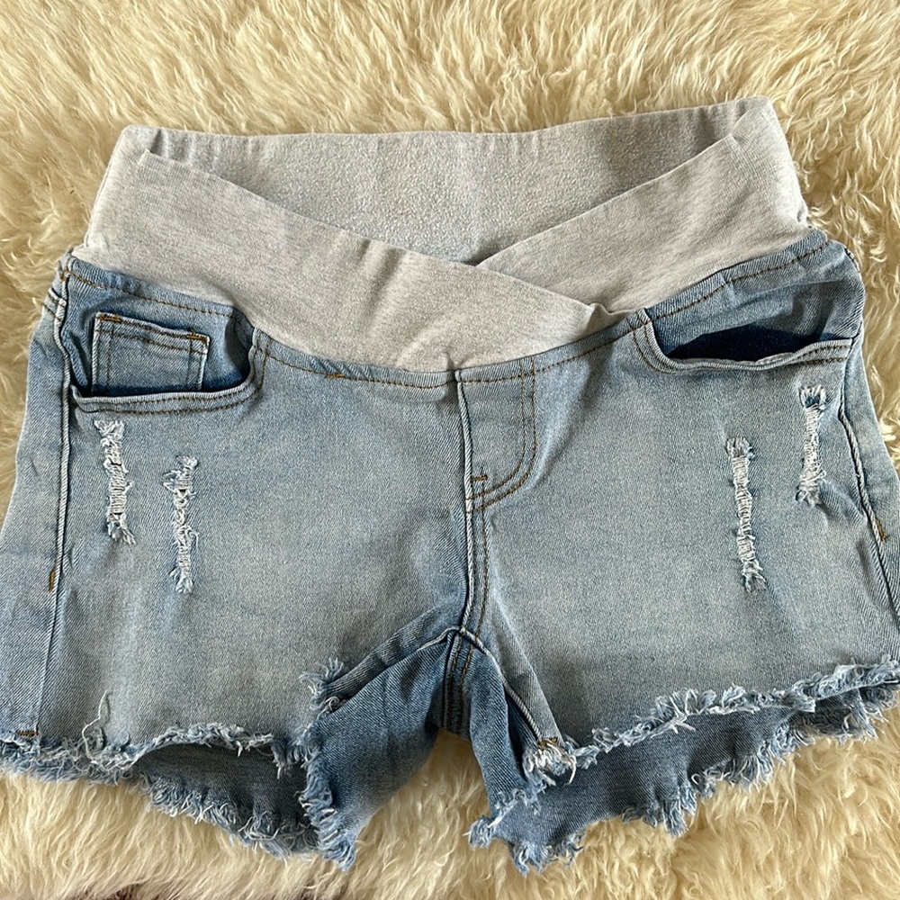 Maternity shorts size small